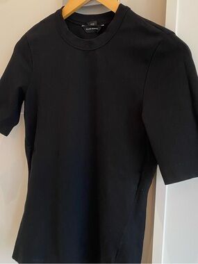Club Monaco Black Short-Sleeve Crewneck Shirt Fitted Perfect Tee Womens Medium
